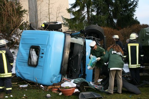 LKW stürzt von der Brohltalbrücke